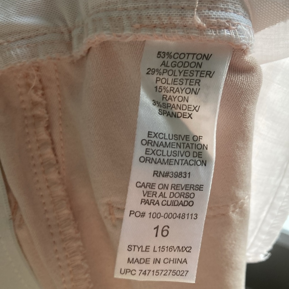 Pink capris - Picture 5 of 5